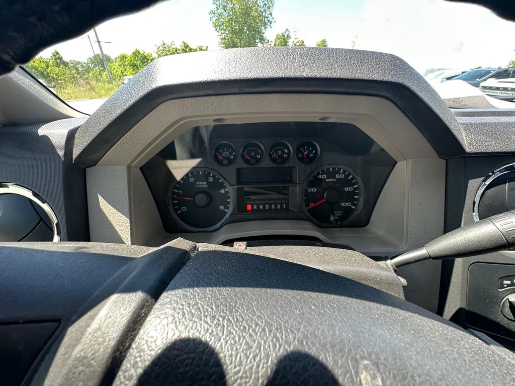 Ford Super Duty F-250 SRW Vehicle Full-screen Gallery Image 20