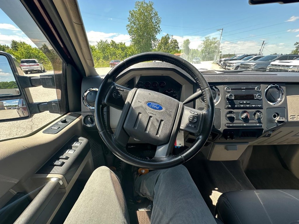 Ford Super Duty F-250 SRW Vehicle Full-screen Gallery Image 21