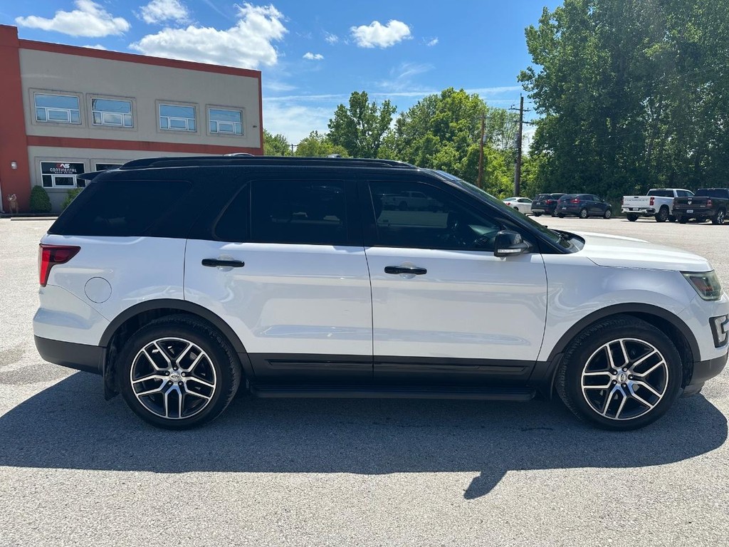 Ford Explorer Vehicle Full-screen Gallery Image 2