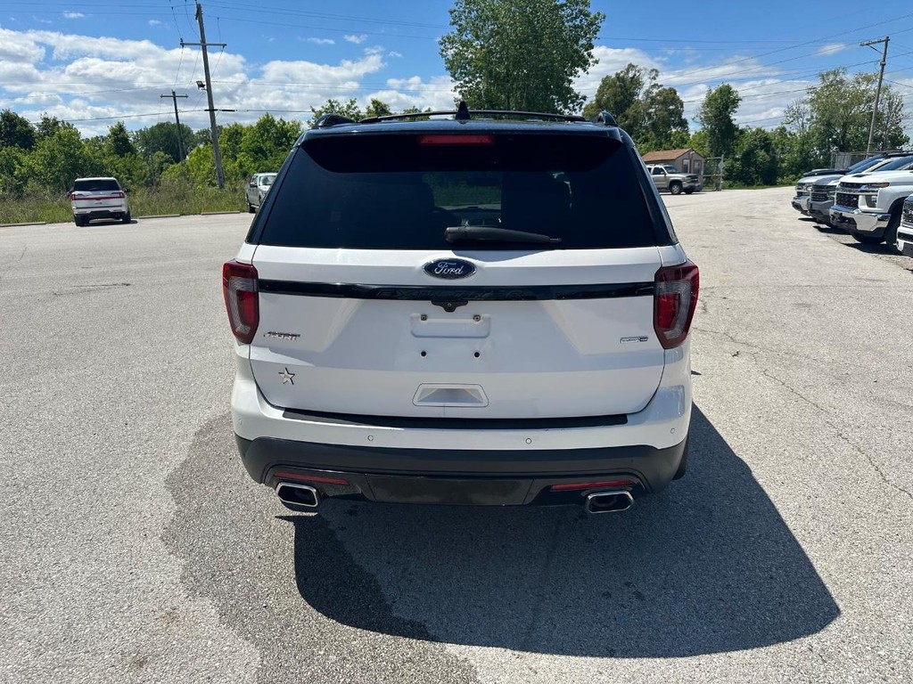 Ford Explorer Vehicle Full-screen Gallery Image 4