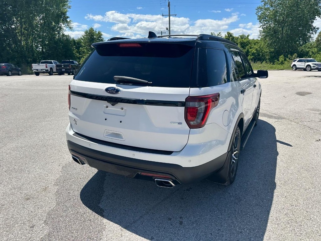 Ford Explorer Vehicle Full-screen Gallery Image 5