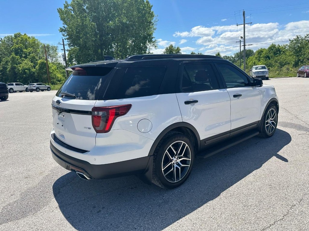 Ford Explorer Vehicle Full-screen Gallery Image 6
