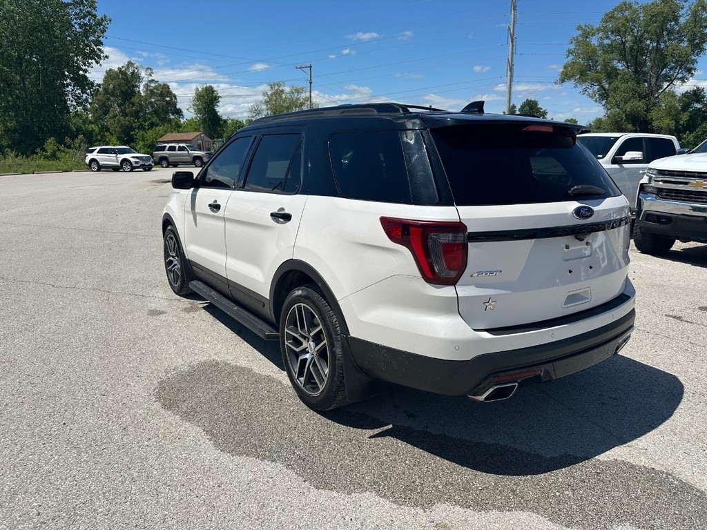 Ford Explorer Vehicle Full-screen Gallery Image 8