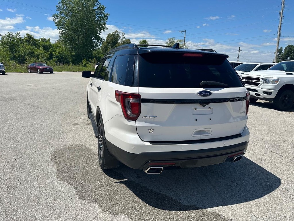 Ford Explorer Vehicle Full-screen Gallery Image 9