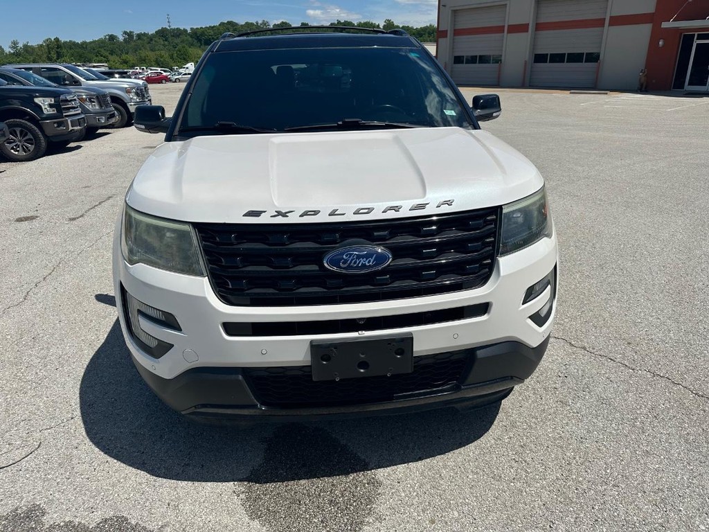 Ford Explorer Vehicle Full-screen Gallery Image 10