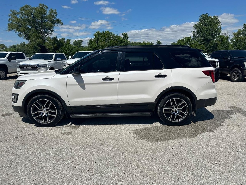 Ford Explorer Vehicle Full-screen Gallery Image 12