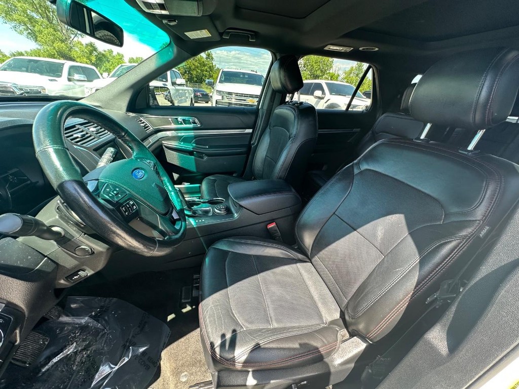 Ford Explorer Vehicle Full-screen Gallery Image 13