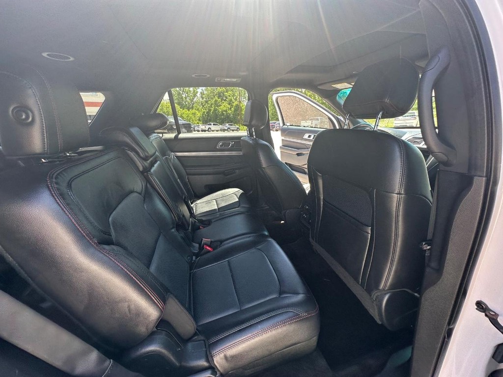 Ford Explorer Vehicle Full-screen Gallery Image 20