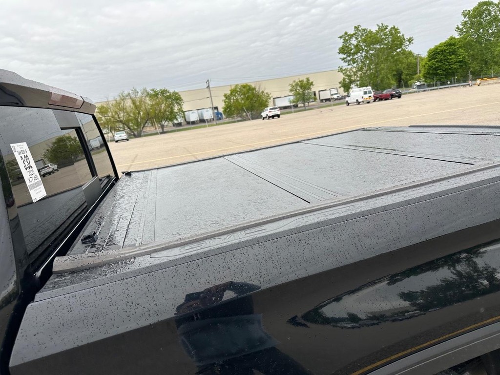 GMC Sierra 1500 Vehicle Full-screen Gallery Image 14