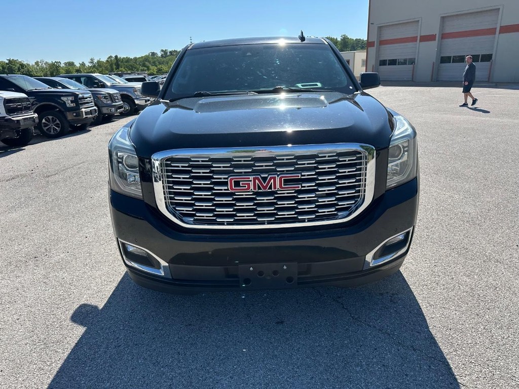 GMC Yukon Vehicle Full-screen Gallery Image 11