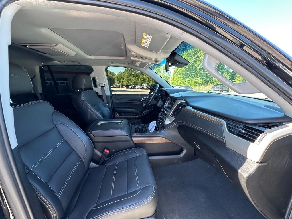 GMC Yukon Vehicle Full-screen Gallery Image 12