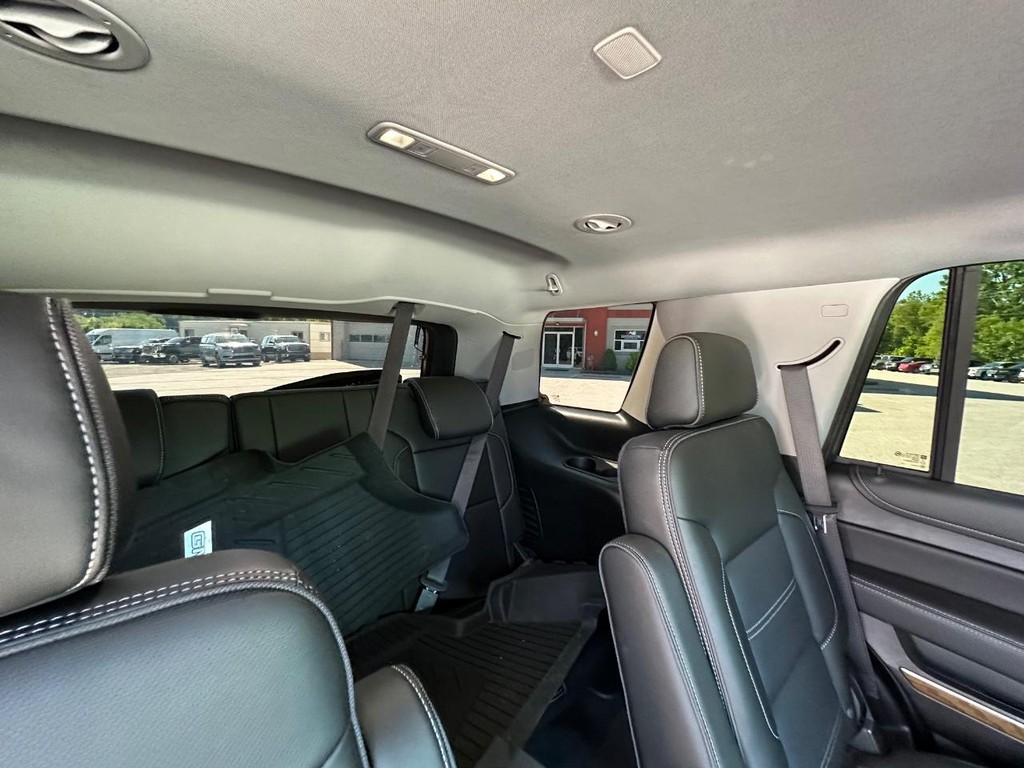 GMC Yukon Vehicle Full-screen Gallery Image 13