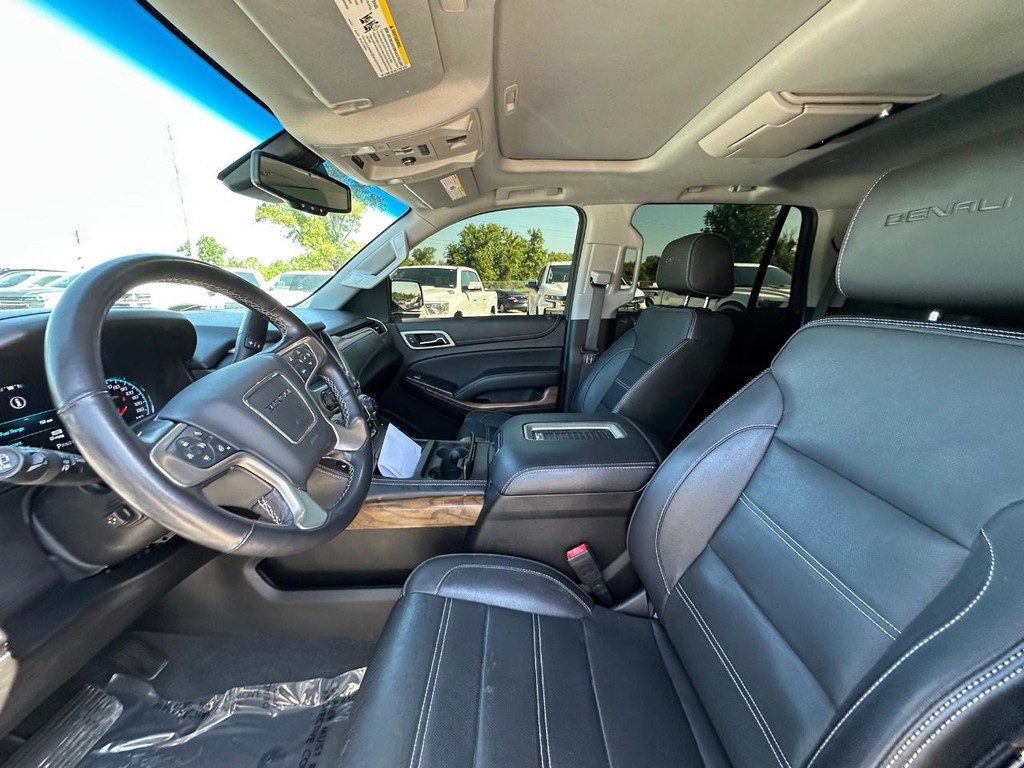 GMC Yukon Vehicle Full-screen Gallery Image 20