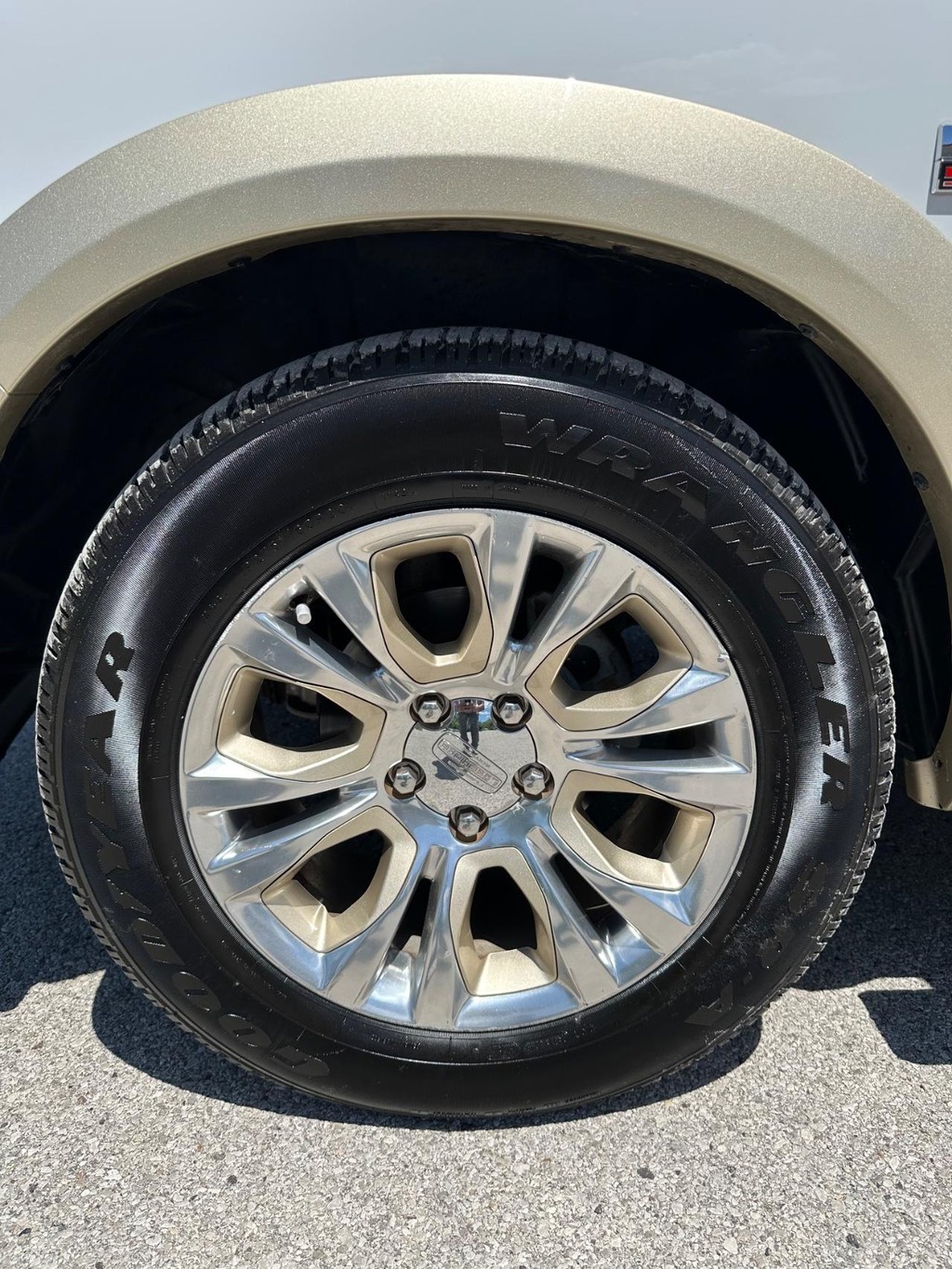 Ram 1500 Vehicle Full-screen Gallery Image 9