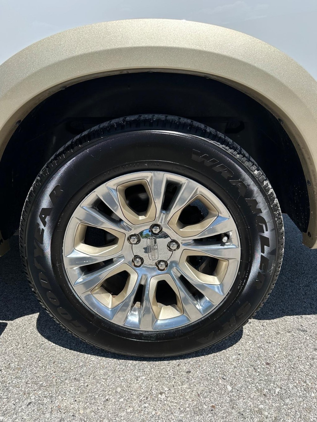 Ram 1500 Vehicle Full-screen Gallery Image 12