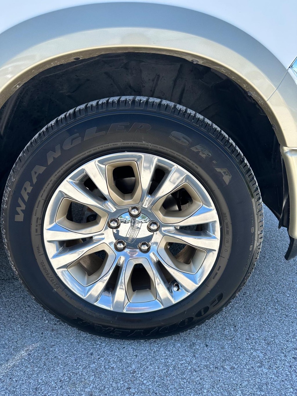 Ram 1500 Vehicle Full-screen Gallery Image 18