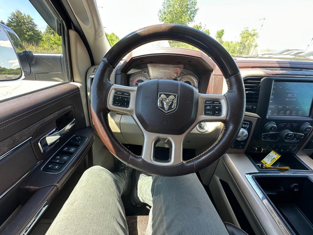 Ram 1500 Vehicle Full-screen Gallery Image 24