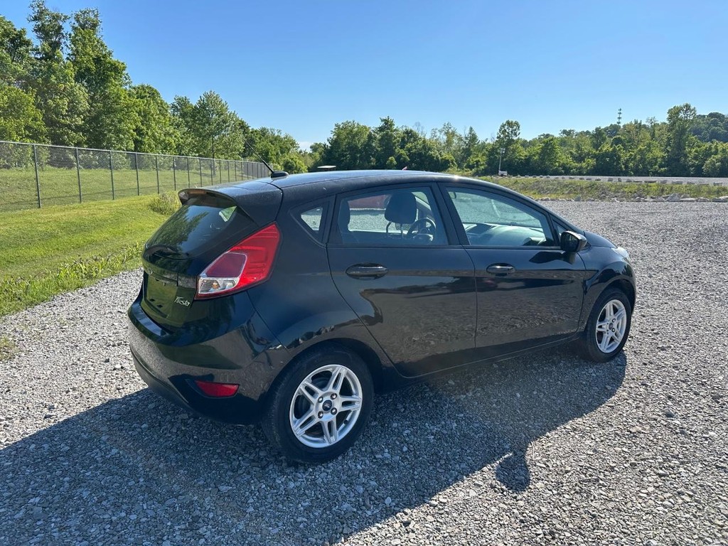 Ford Fiesta Hatchback Vehicle Full-screen Gallery Image 3