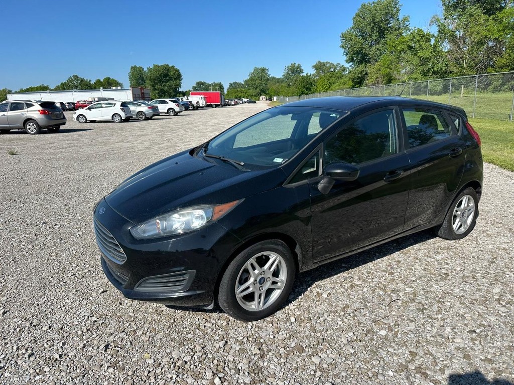 Ford Fiesta Hatchback Vehicle Full-screen Gallery Image 5
