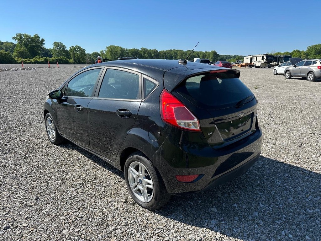 Ford Fiesta Hatchback Vehicle Full-screen Gallery Image 7