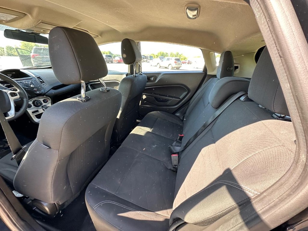 Ford Fiesta Hatchback Vehicle Full-screen Gallery Image 12