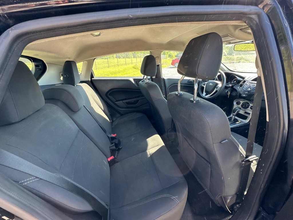 Ford Fiesta Hatchback Vehicle Full-screen Gallery Image 13