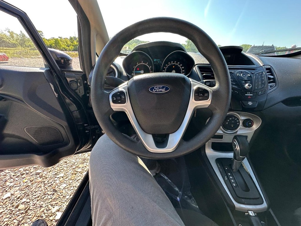 Ford Fiesta Hatchback Vehicle Full-screen Gallery Image 14