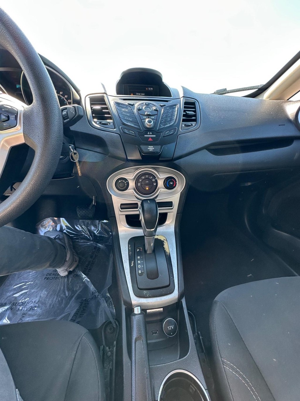 Ford Fiesta Hatchback Vehicle Full-screen Gallery Image 16