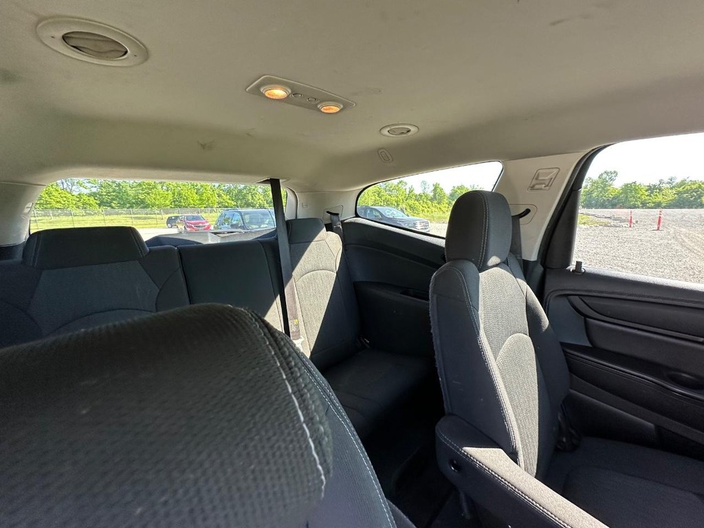 Chevrolet Traverse Vehicle Full-screen Gallery Image 9