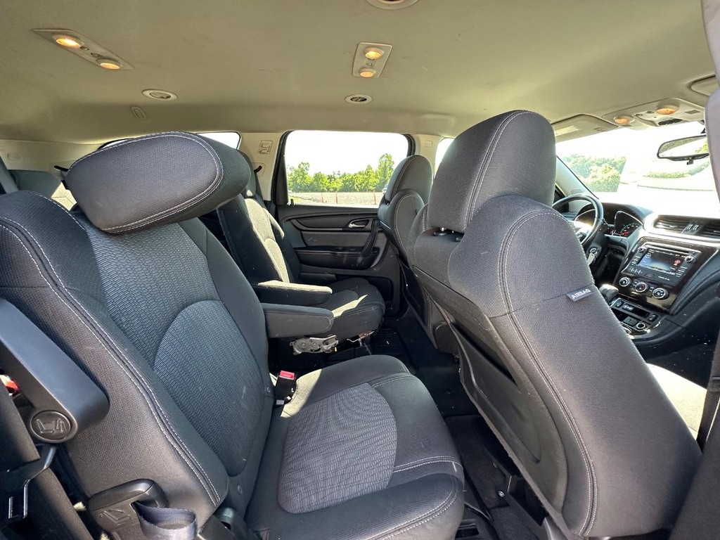 Chevrolet Traverse Vehicle Full-screen Gallery Image 10