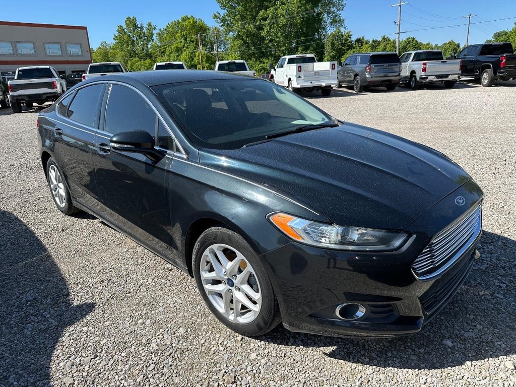 Ford Fusion Vehicle Full-screen Gallery Image 3