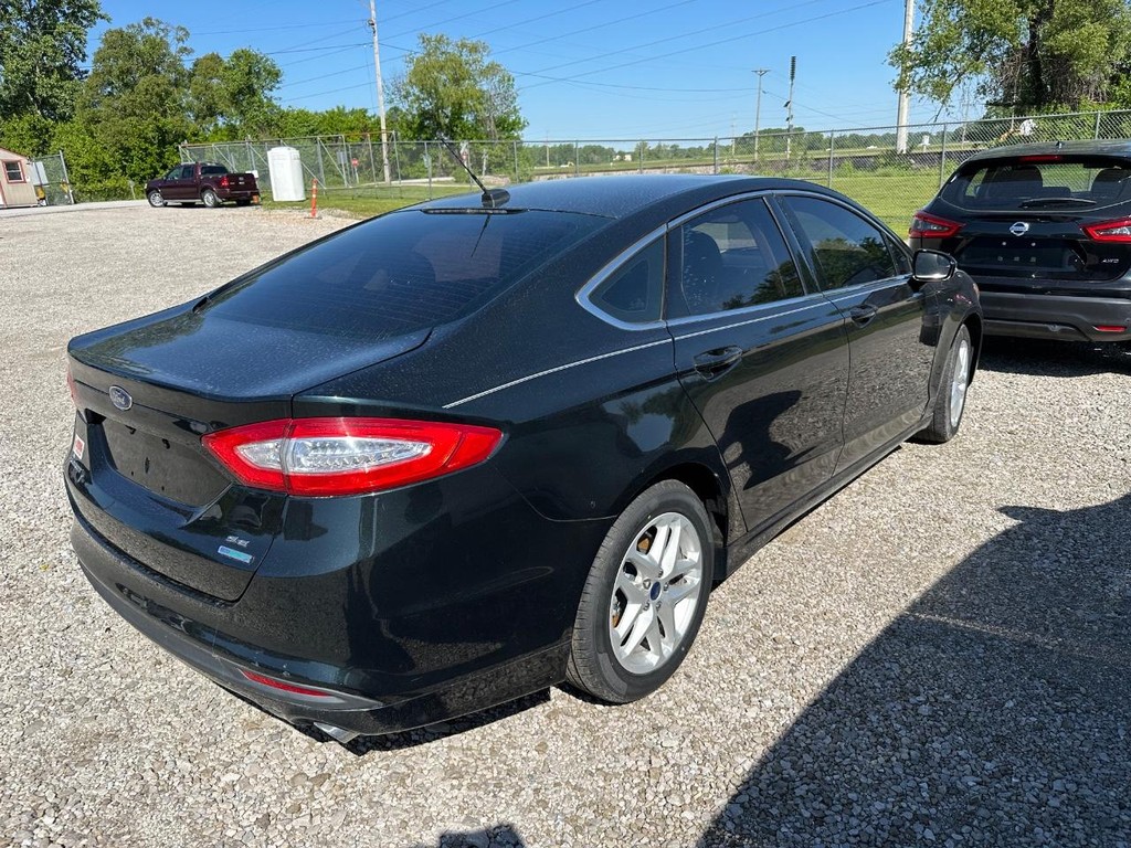 Ford Fusion Vehicle Full-screen Gallery Image 5