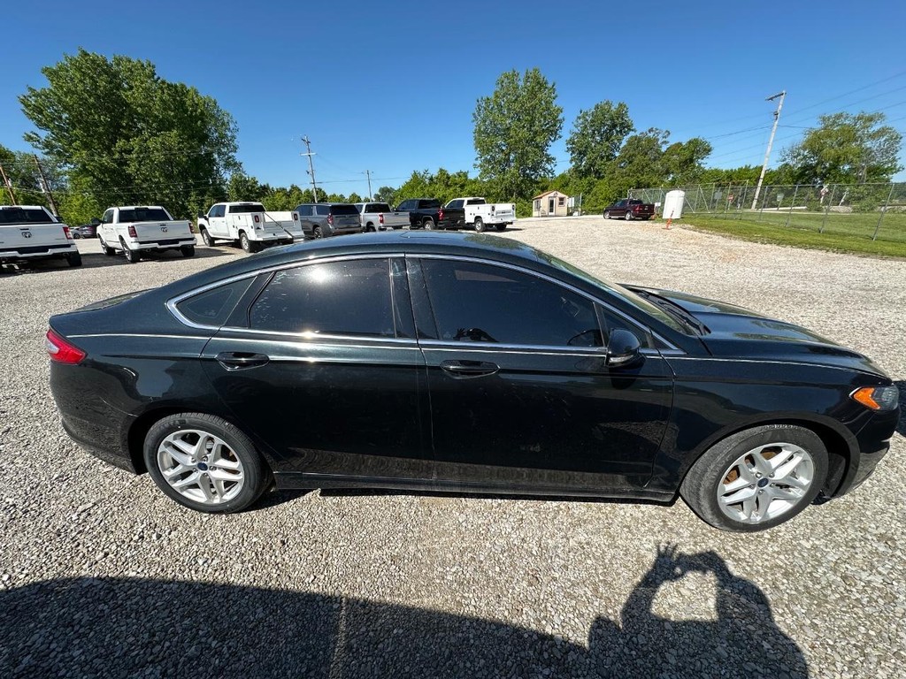 Ford Fusion Vehicle Full-screen Gallery Image 7