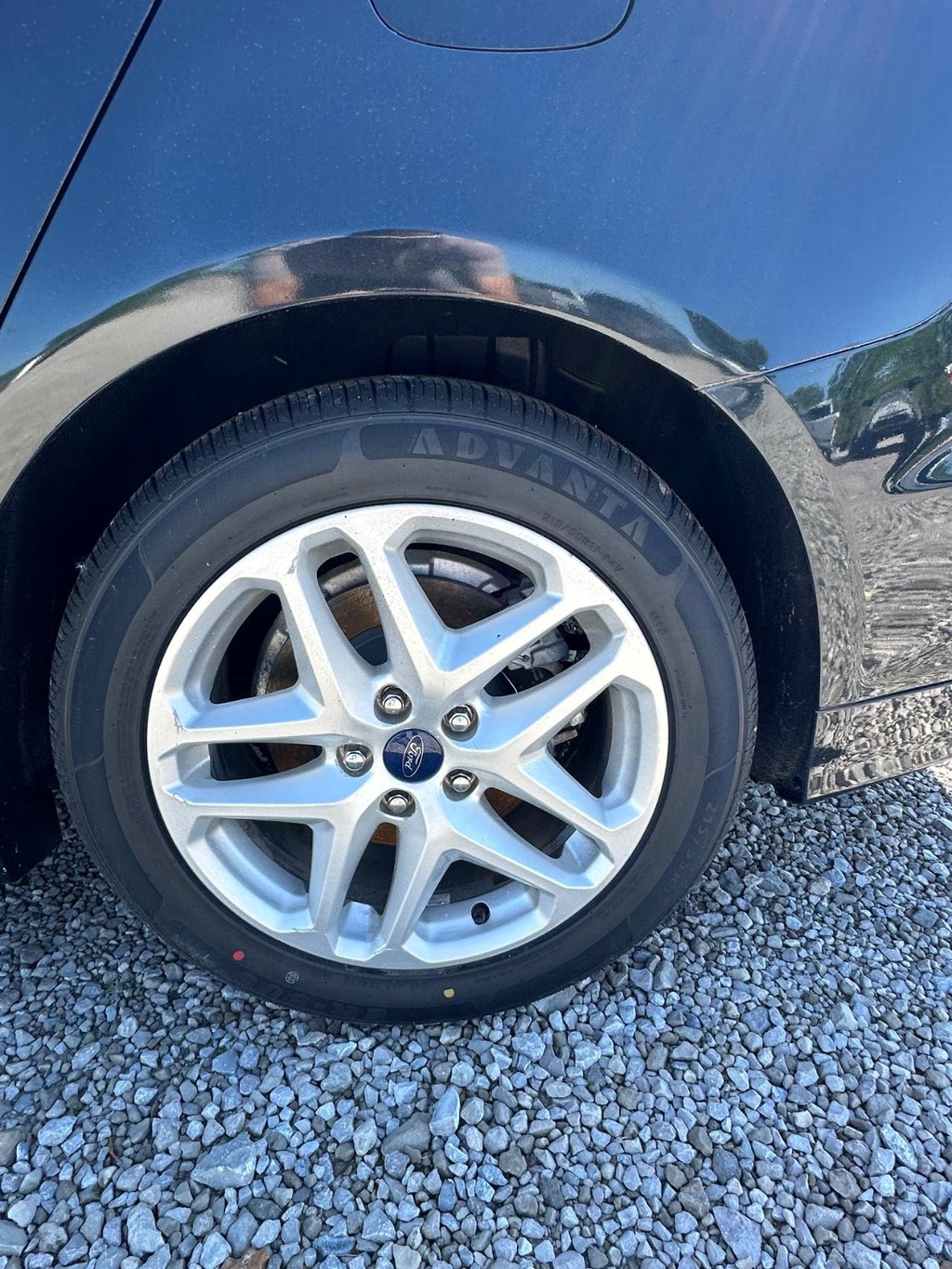 Ford Fusion Vehicle Full-screen Gallery Image 8