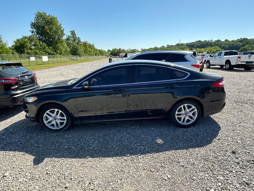 Ford Fusion Vehicle Full-screen Gallery Image 9