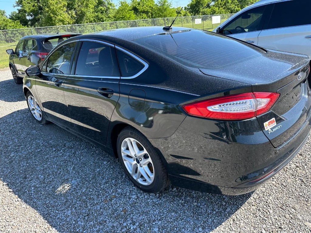 Ford Fusion Vehicle Full-screen Gallery Image 10
