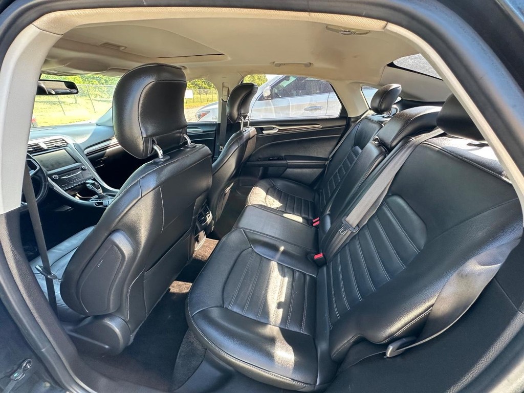 Ford Fusion Vehicle Full-screen Gallery Image 11