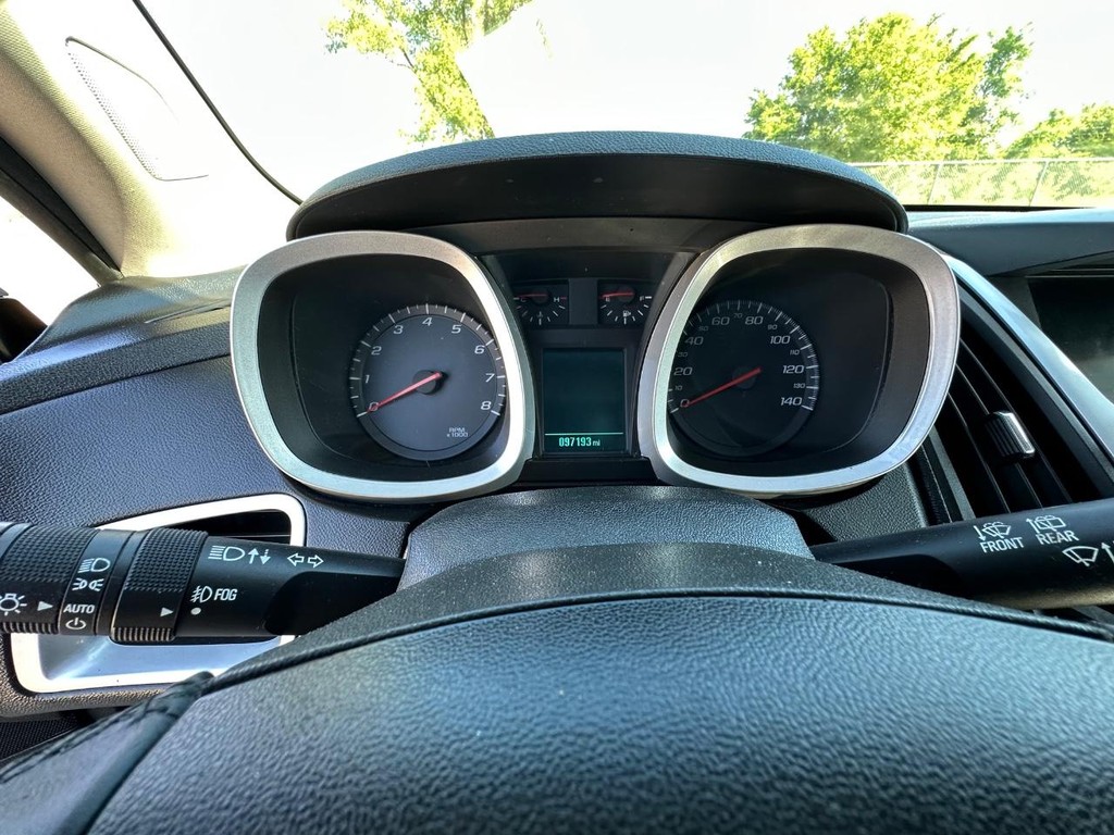 Chevrolet Equinox Vehicle Full-screen Gallery Image 17