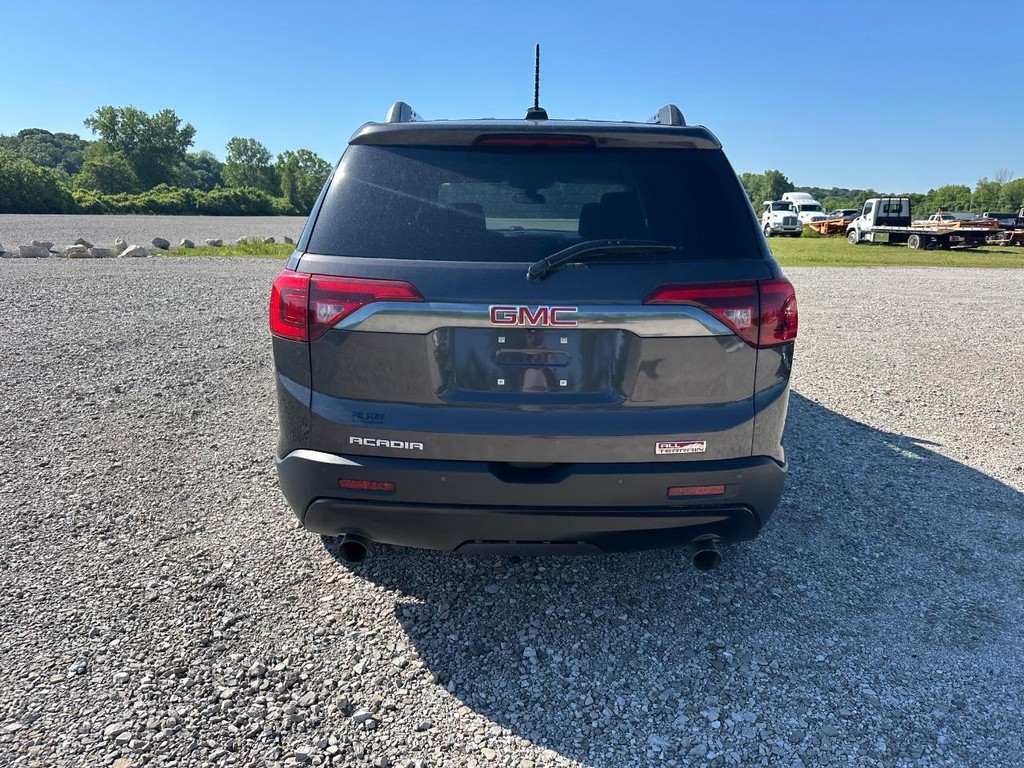 GMC Acadia Vehicle Full-screen Gallery Image 7