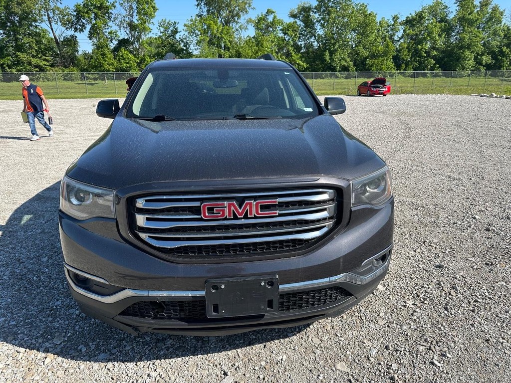 GMC Acadia Vehicle Full-screen Gallery Image 9