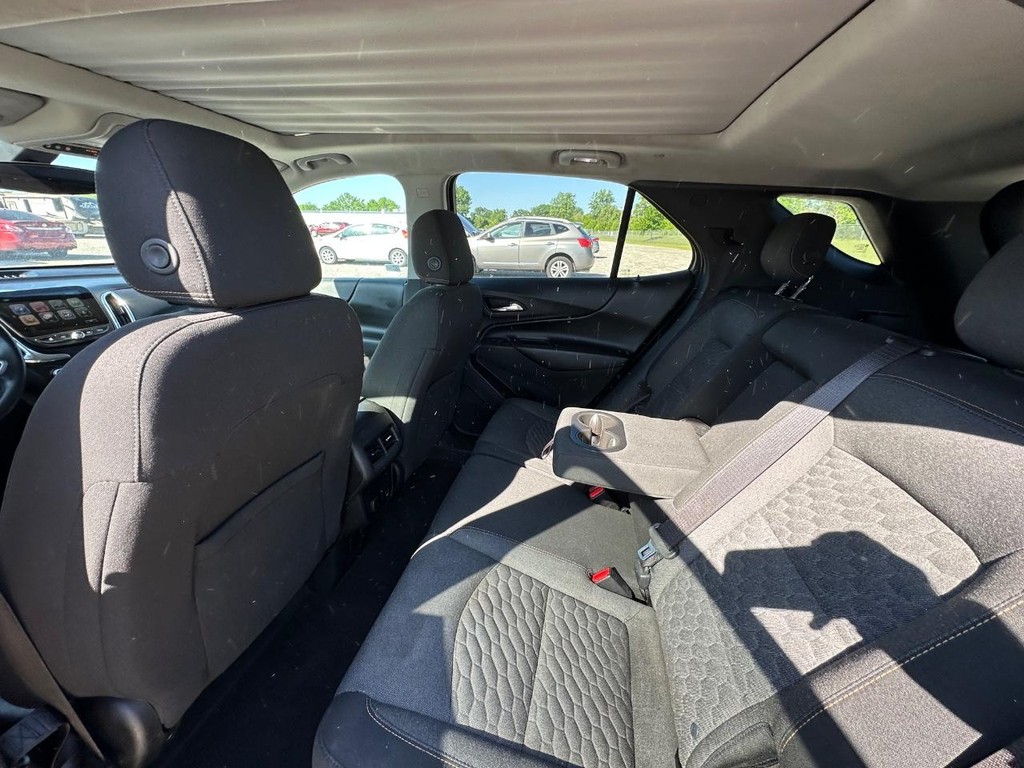 Chevrolet Equinox Vehicle Full-screen Gallery Image 11