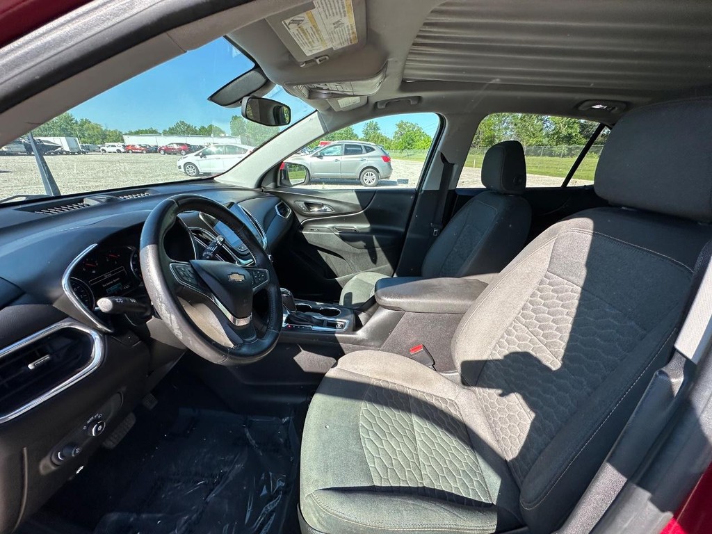 Chevrolet Equinox Vehicle Full-screen Gallery Image 16