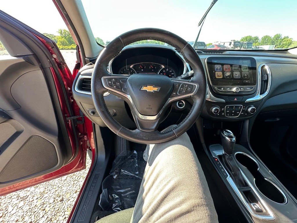Chevrolet Equinox Vehicle Full-screen Gallery Image 17