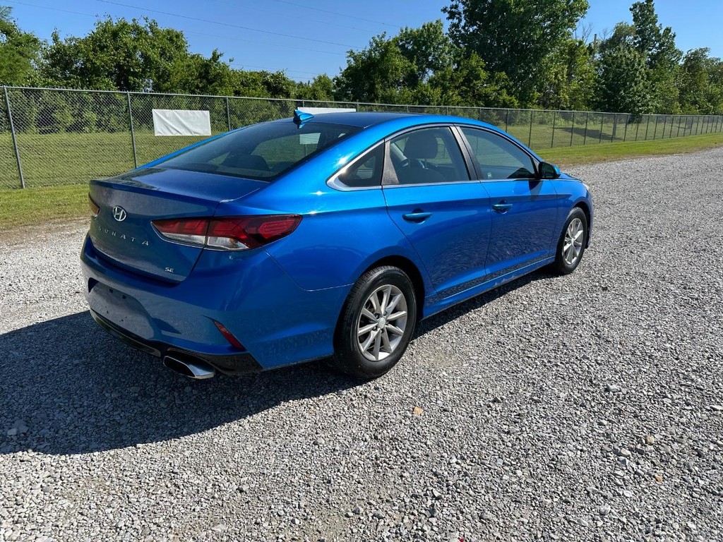 Hyundai Sonata Vehicle Full-screen Gallery Image 03