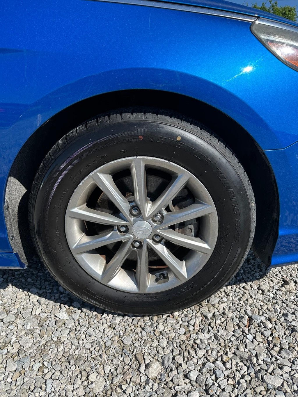 Hyundai Sonata Vehicle Full-screen Gallery Image 10