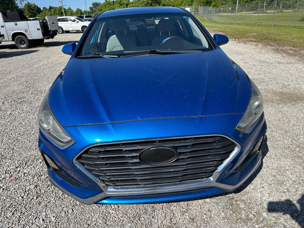 Hyundai Sonata Vehicle Full-screen Gallery Image 11
