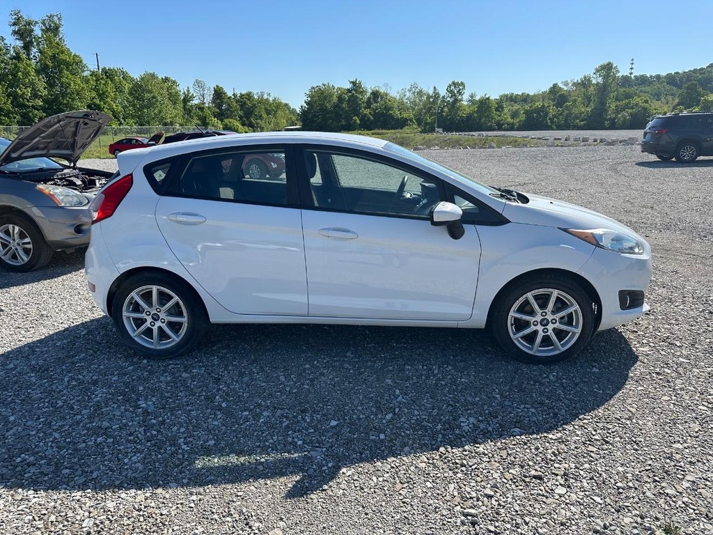 Ford Fiesta Hatchback Vehicle Full-screen Gallery Image 2