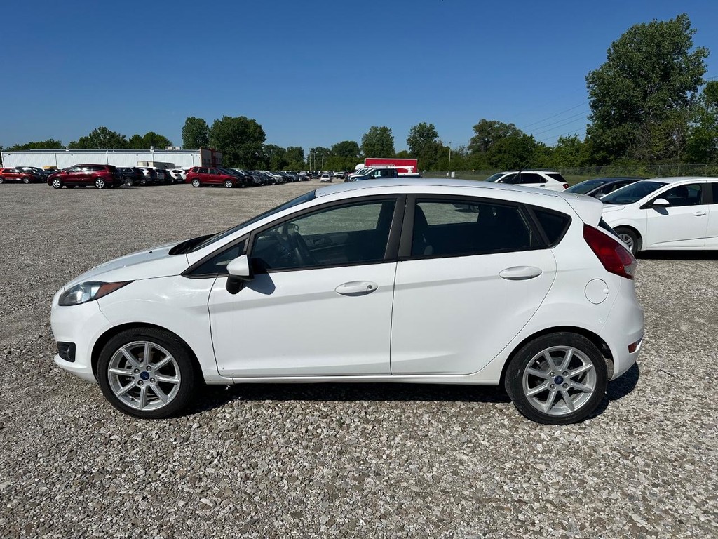 Ford Fiesta Hatchback Vehicle Full-screen Gallery Image 8