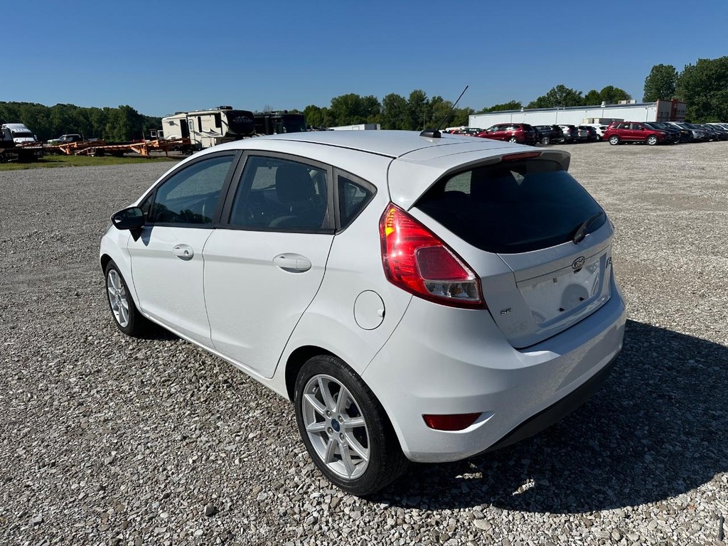 Ford Fiesta Hatchback Vehicle Full-screen Gallery Image 9