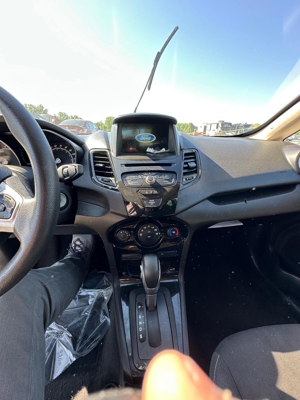 Ford Fiesta Hatchback Vehicle Full-screen Gallery Image 11
